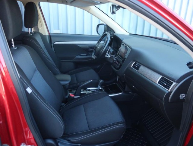 Mitsubishi Outlander  2.0 Intense