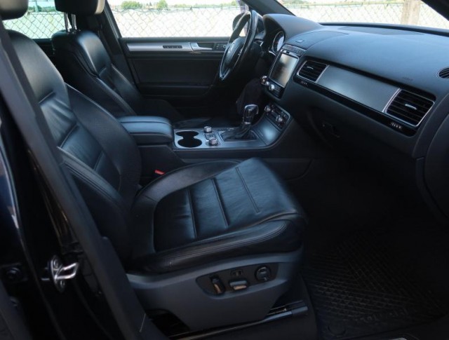 Volkswagen Touareg  3.0 TDI R-Line