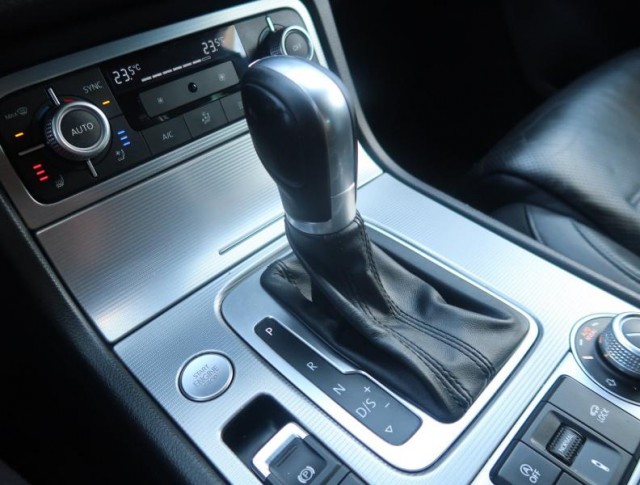 Volkswagen Touareg  3.0 TDI R-Line