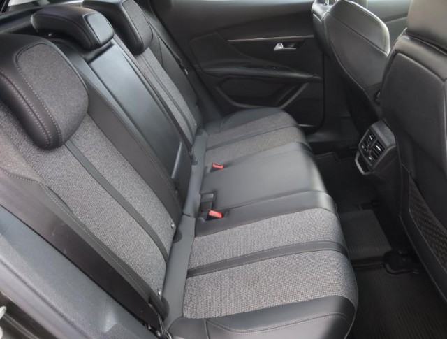 Peugeot 3008  1.5 BlueHDi Allure Pack