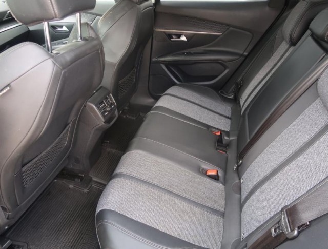 Peugeot 3008  1.5 BlueHDi Allure Pack