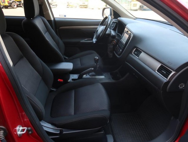 Mitsubishi Outlander  2.2 DI-D 