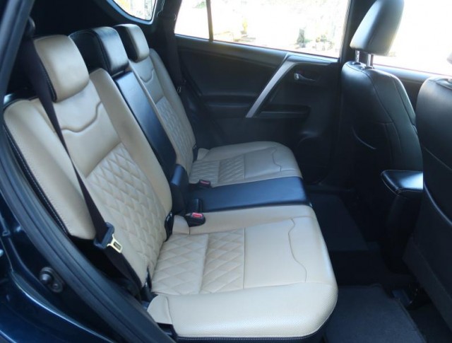 Toyota RAV 4  2.0 D-4D Selection