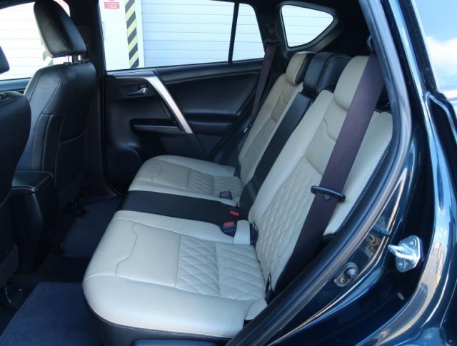 Toyota RAV 4  2.0 D-4D Selection