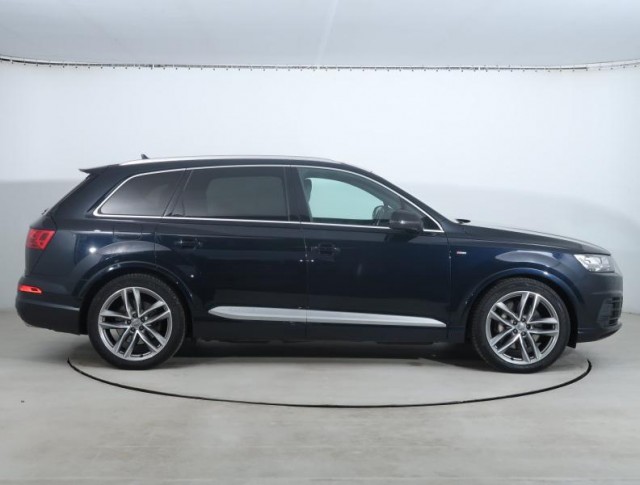 Audi Q7  3.0 TDI S-Line