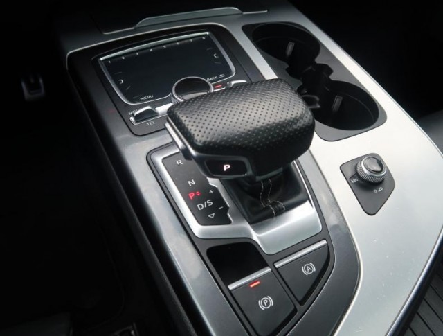 Audi Q7  3.0 TDI S-Line