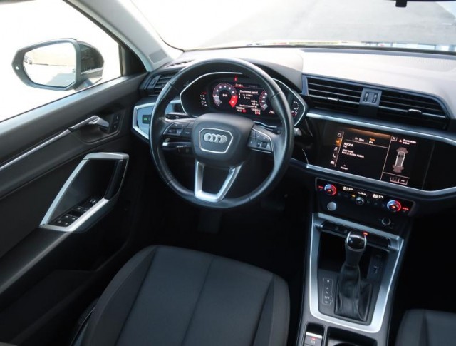 Audi Q3  40 TFSI 