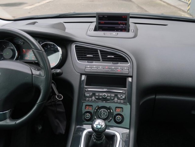 Peugeot 5008  2.0 HDI 