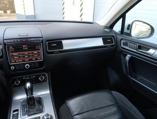 Volkswagen Touareg  3.0 TDI 