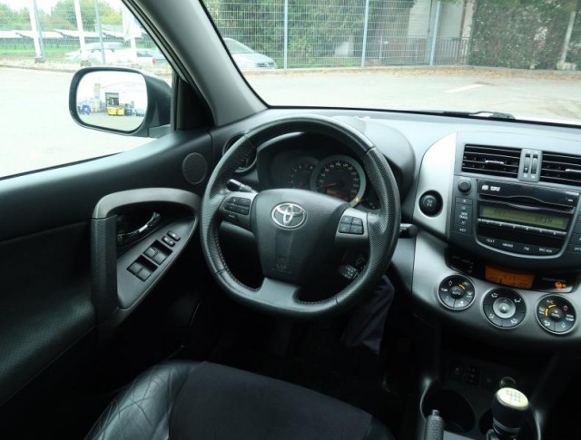 Toyota RAV 4  2.0 VVT-i 