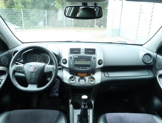 Toyota RAV 4  2.0 VVT-i 