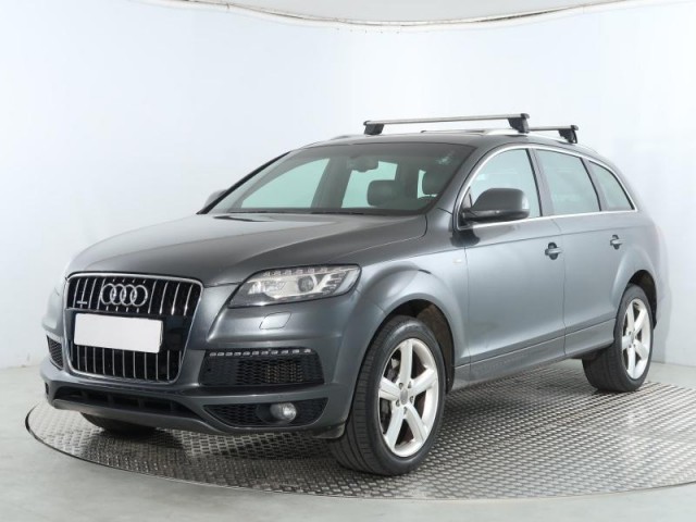 Audi Q7  3.0 TDI .