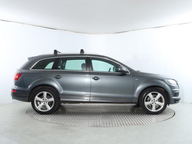 Audi Q7  3.0 TDI .