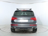 Audi Q7  3.0 TDI .