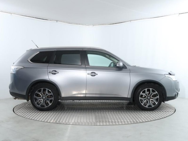 Mitsubishi Outlander  2.2 DI-D 