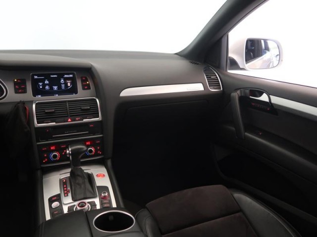 Audi Q7  3.0 TDI S-Line