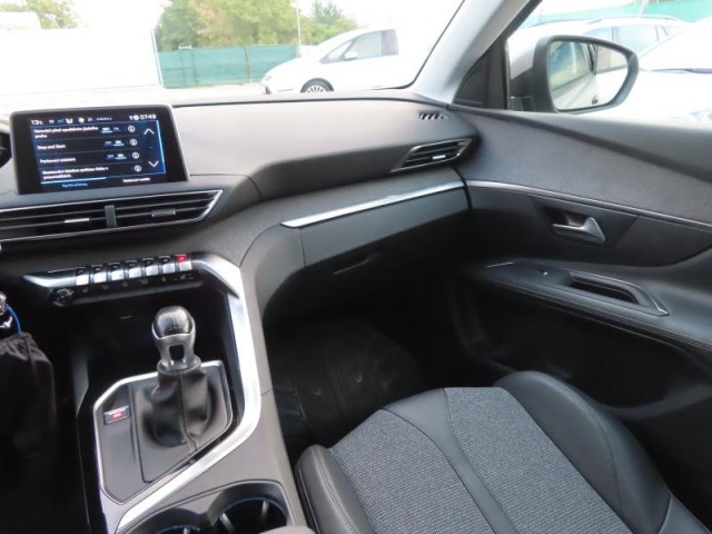 Peugeot 3008  1.5 BlueHDi 