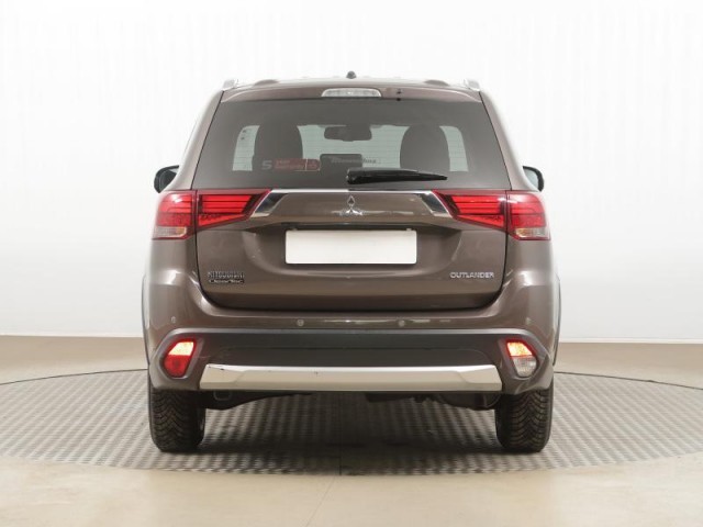 Mitsubishi Outlander  2.0 