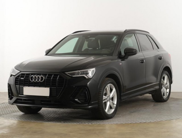 Audi Q3  40 TFSI S line