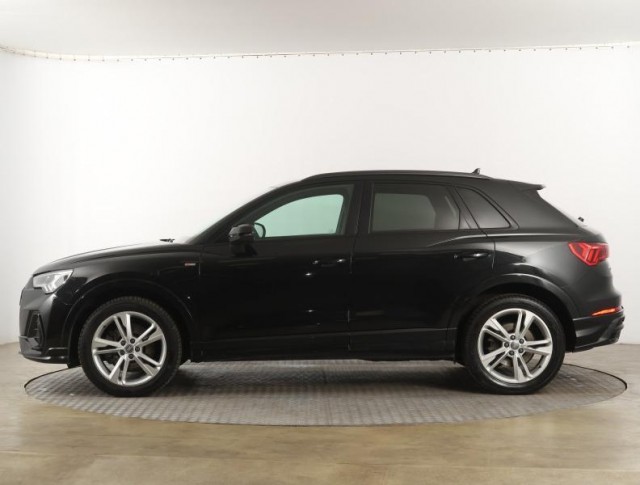 Audi Q3  40 TFSI S line