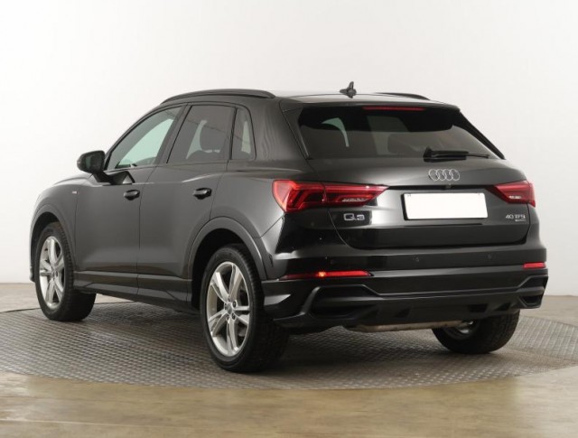 Audi Q3  40 TFSI S line