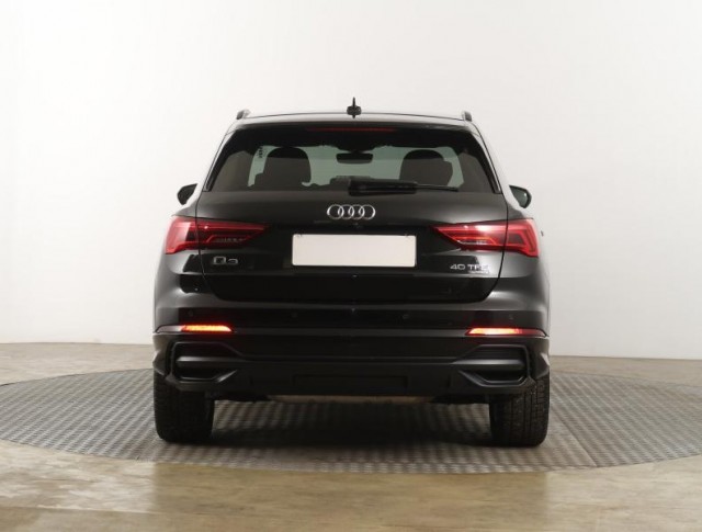 Audi Q3  40 TFSI S line