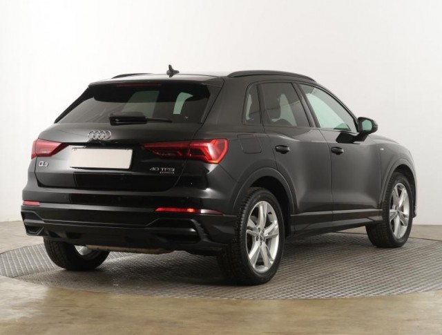Audi Q3  40 TFSI S line