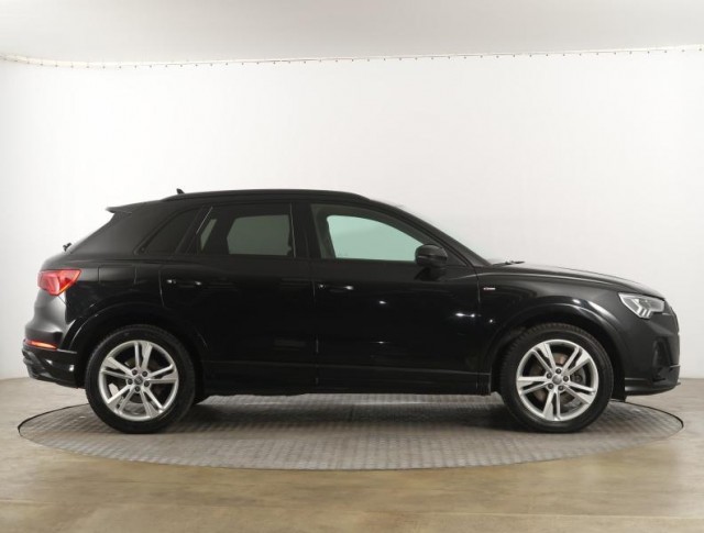 Audi Q3  40 TFSI S line