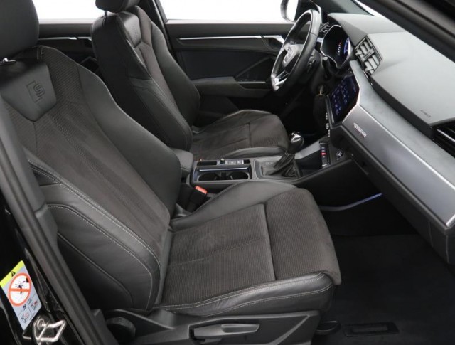 Audi Q3  40 TFSI S line