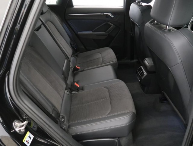 Audi Q3  40 TFSI S line