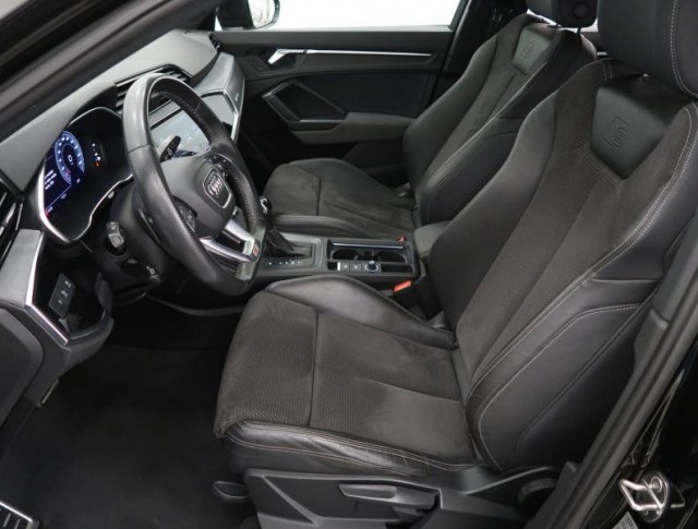 Audi Q3  40 TFSI S line