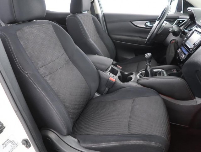 Nissan Qashqai  1.6 DIG-T N-Connecta