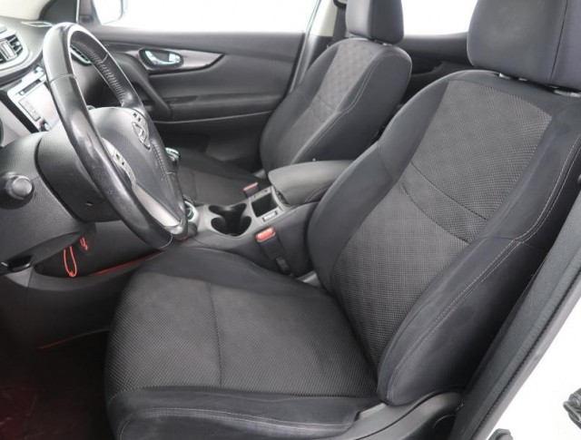 Nissan Qashqai  1.6 DIG-T N-Connecta