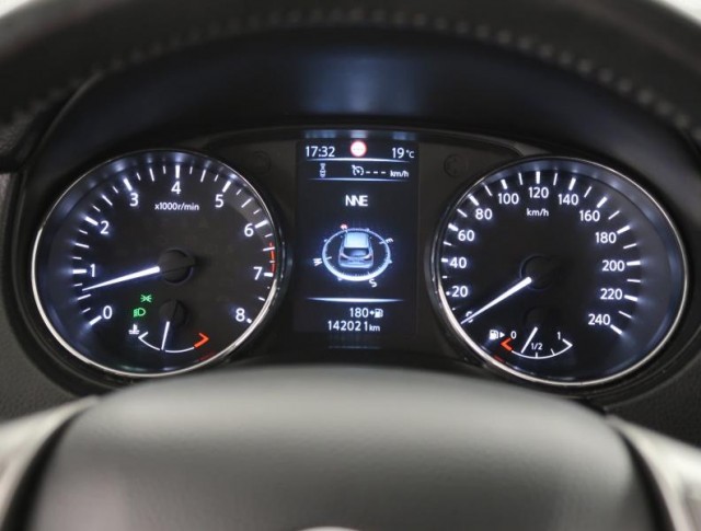Nissan Qashqai  1.6 DIG-T N-Connecta