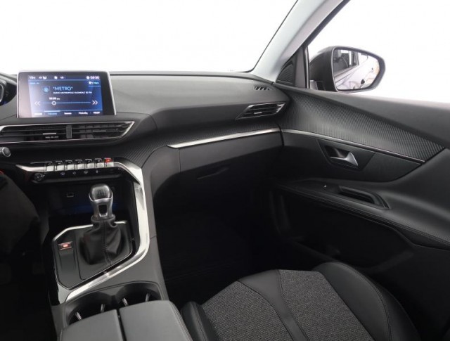 Peugeot 3008  1.2 PureTech 