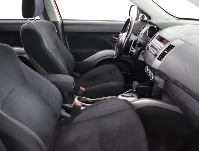 Mitsubishi Outlander  2.4 MIVEC 