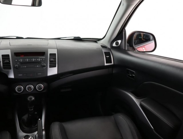 Mitsubishi Outlander  2.2 DI-D 