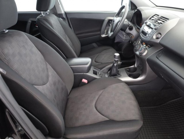 Toyota RAV 4  2.0 VVT-i 