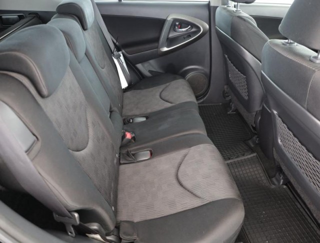Toyota RAV 4  2.0 VVT-i 