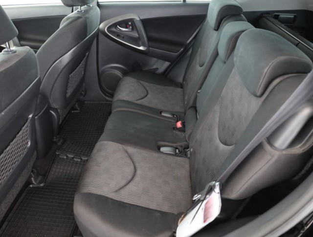 Toyota RAV 4  2.0 VVT-i 