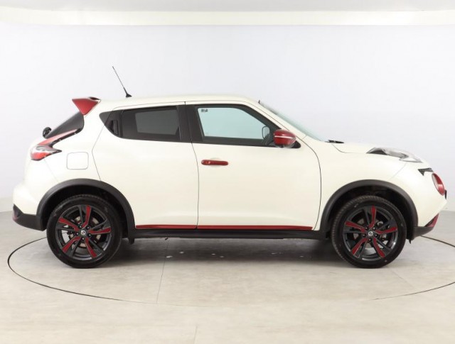 Nissan Juke  1.6 i N-Connecta