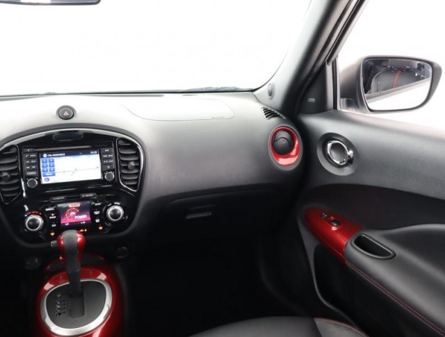 Nissan Juke  1.6 i N-Connecta
