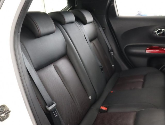 Nissan Juke  1.6 i N-Connecta
