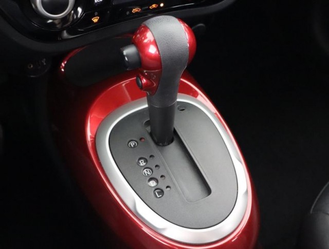 Nissan Juke  1.6 i N-Connecta