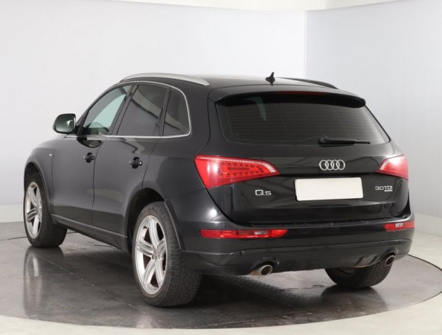 Audi Q5  3.0 TDI S line