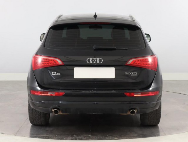 Audi Q5  3.0 TDI S line