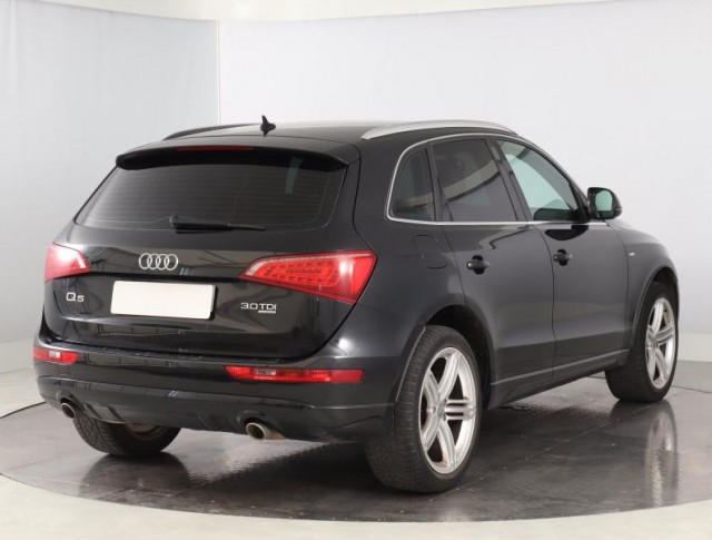 Audi Q5  3.0 TDI S line
