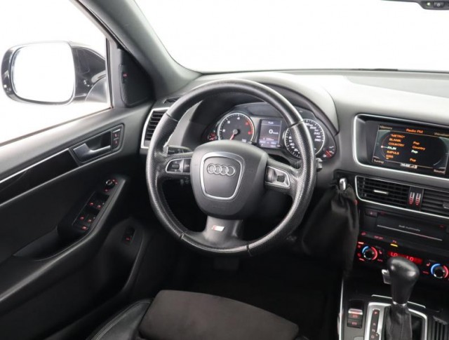 Audi Q5  3.0 TDI S line
