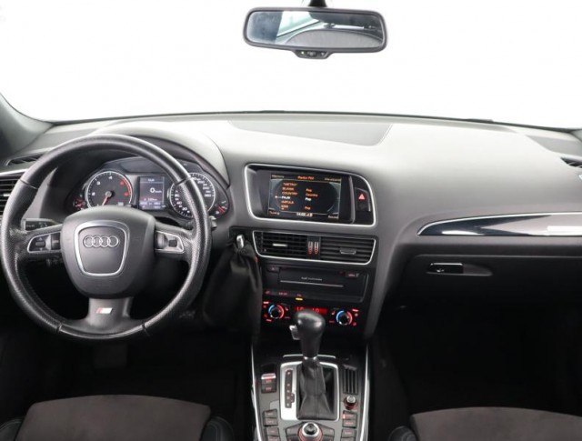 Audi Q5  3.0 TDI S line