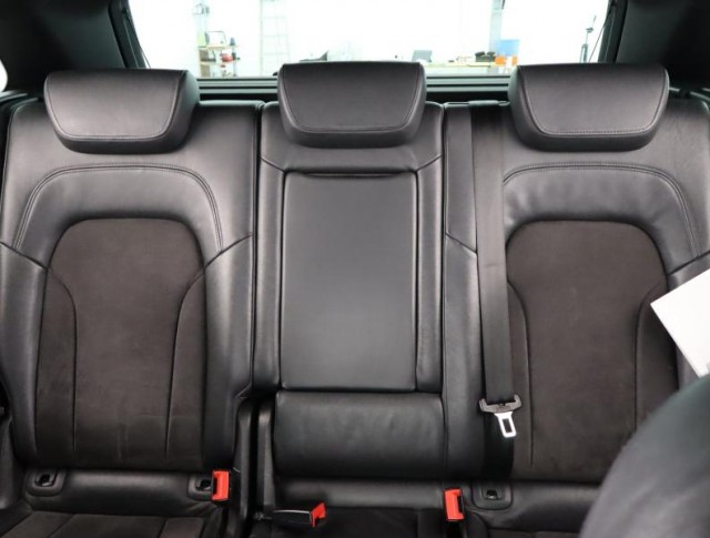 Audi Q5  3.0 TDI S line